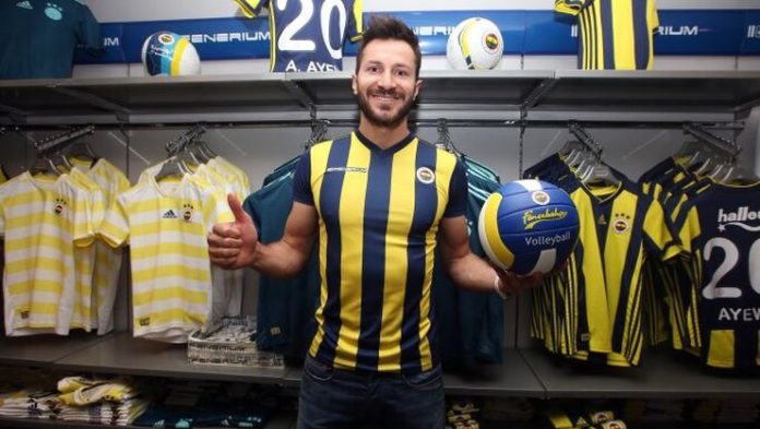 Fenerbahçe'nin milli voleybolcusu Emre Batur'dan evde form tutma vurgusu