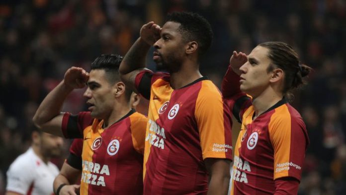 Galatasaray'da futbolcular maaşını düşürecek mi?