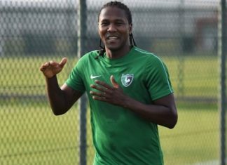 Denizlispor'un golcüsü Hugo Rodallega sıkı çalışıyor