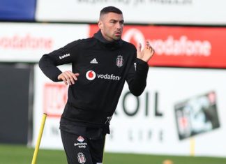 ..Ve Beşiktaş sahaya indi