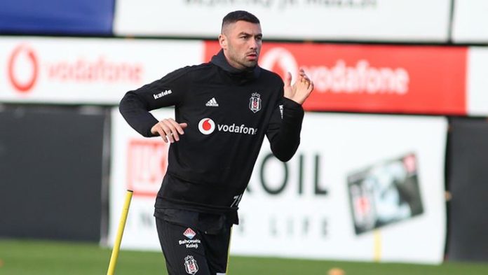 ..Ve Beşiktaş sahaya indi