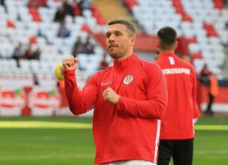 Podolski, yeşil sahalardan sonra “er meydanı”na da gözünü dikti