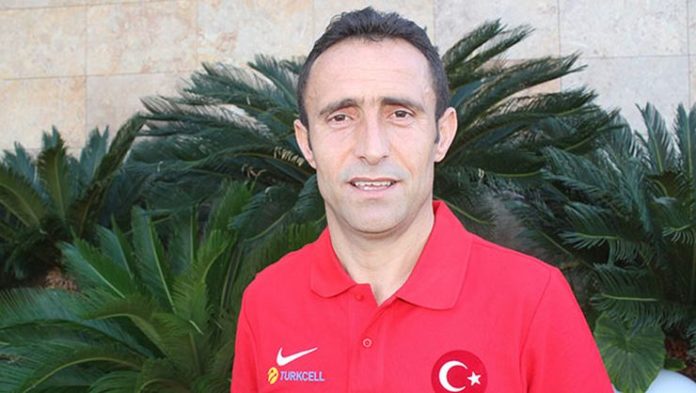 Osman Çakmak, antrenörlük alanında kendisini Denizlispor'da geliştirecek