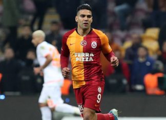 Falcao'dan güzel hareketler