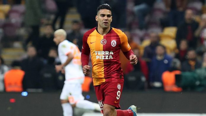 Falcao'dan güzel hareketler