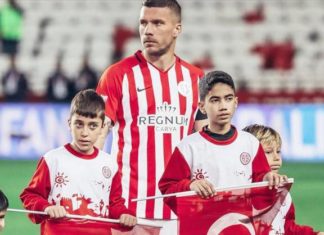 Antalyaspor'un yıldızı Lukas Podolski’den çocuklara tavsiye