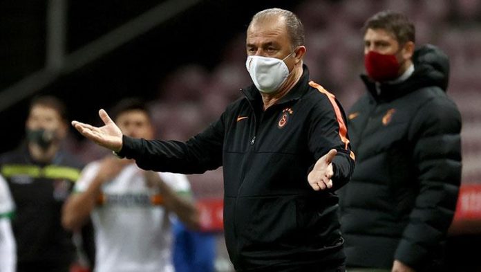 Galatasaray'da Fatih Terim sistemi değiştirdi