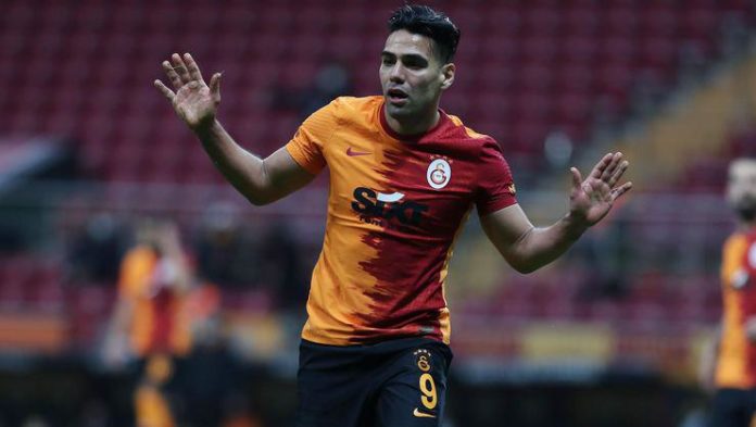 Galatasaray haberi: Falcao, forma için sırasını bekleyecek