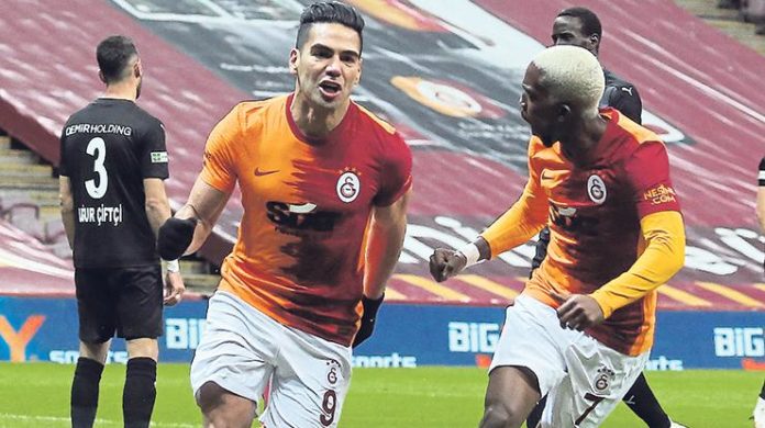 Galatasaray'da Falcao müthiş döndü!