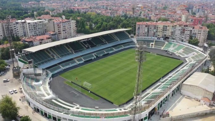 Denizli Atatürk Stadı zeminiyle ön plana çıkıyor