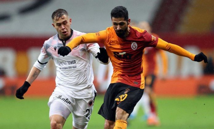 Galatasaray haberi: Tribünün yeni yıldızı Emre Akbaba