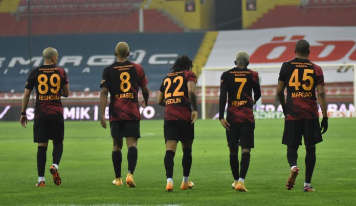 Galatasaray, kriz ortamından çıkmayı başardı