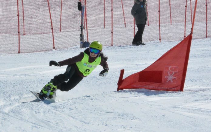 Türkiye Snowboard Şampiyonası'nda 130 sporcu ter döktü