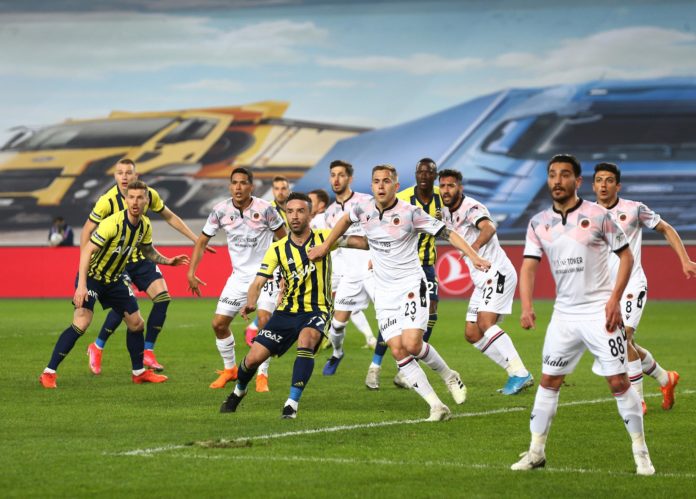 Fenerbahçe, Gençlerbirliği karşısında yıkıldı!