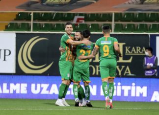 Alanyaspor, Antalyaspor'u yenerek finale çıkmak istiyor