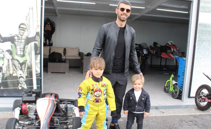 Kenan Sofuoğlu 2 yaşındaki oğlu Zayn’ı Formula-1'e hazırlıyor