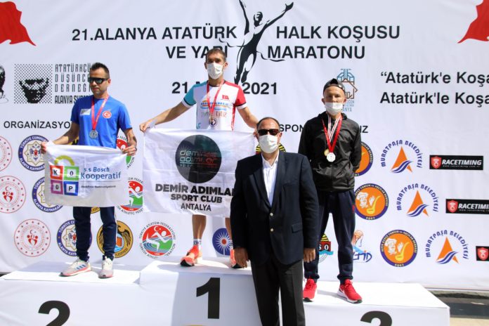 Alanya'da 21. Atatürk Halk Koşusu ve Yarı Maratonu yapıldı