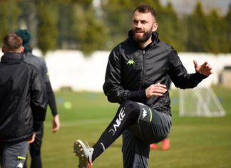 Denizlispor'da Mustafa Yumlu, takımla çalışmalara başladı