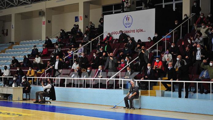 Büyükçekmece Basketbol – Galatasaray maçında gergin anlar!
