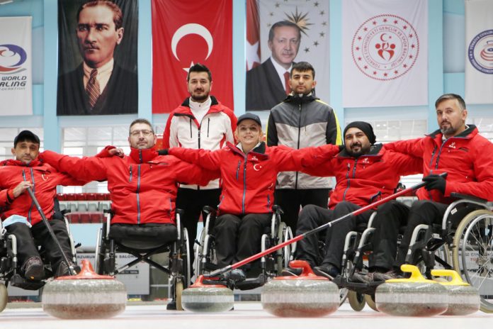 Tekerlekli sandalye ile Curling Milli Takımı'na