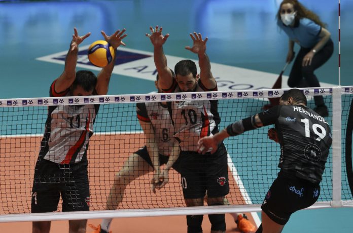 Erkekler AXA Sigorta Kupa Voley'de şampiyon Spor Toto oldu