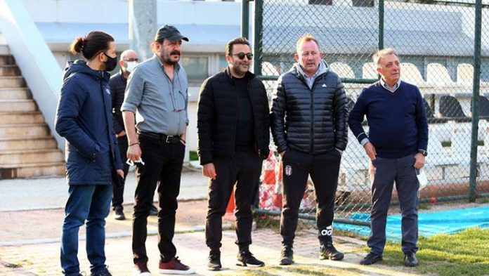 Beşiktaş Başkanı Ahmet Nur Çebi takımın antrenmanını izledi