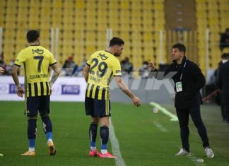 Fenerbahçe'de Emre Belözoğlu ilk maçına çıktı, Sinan Gümüş 13 maç sonra 11'e döndü