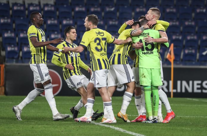 Fenerbahçe, Beşiktaş ile puan farkını 2'ye indirdi