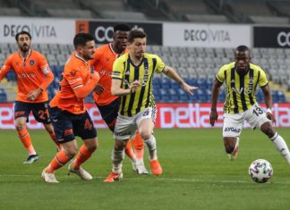 Fenerbahçe'ye kaybeden Başakşehir, ateş hattından çıkamadı