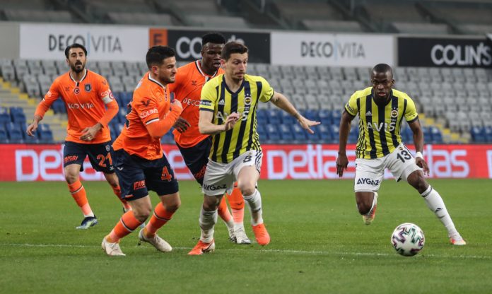 Fenerbahçe'ye kaybeden Başakşehir, ateş hattından çıkamadı