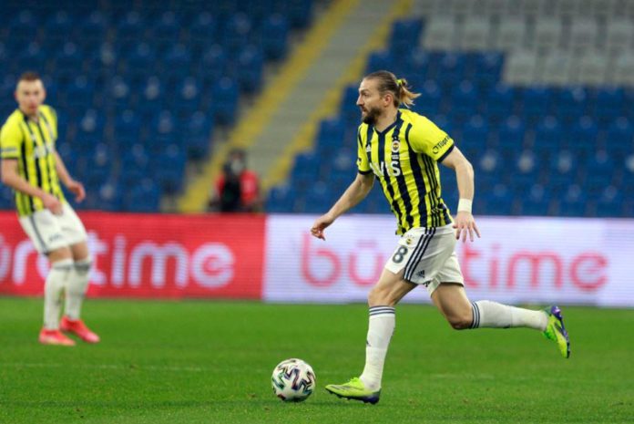 Fenerbahçe'de Caner Erkin'den Emre Belözoğlu'na değişiklik tepkisi