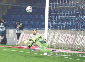 Fenerbahçe'de Harun Tekin, zaferi kurtardı!