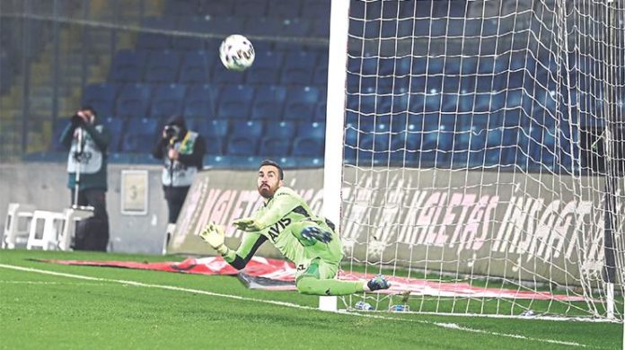 Fenerbahçe'de Harun Tekin, zaferi kurtardı!