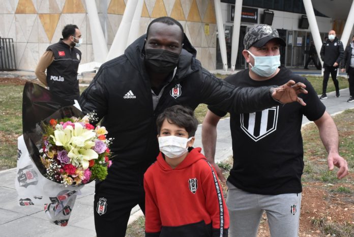 Süper Lig lideri Beşiktaş'a Sivas'ta coşkulu karşılama