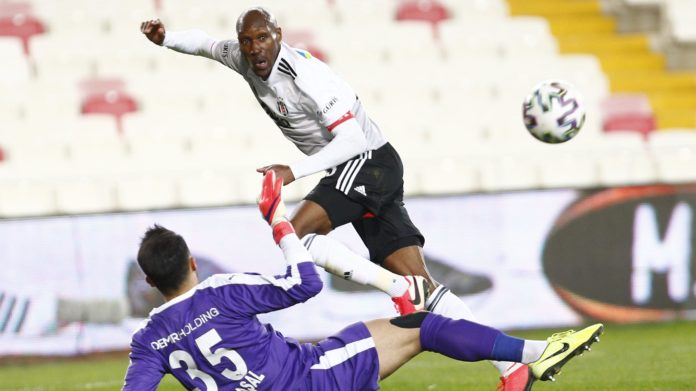 Atiba Hutchinson: Başımız dik, savaşmaya devam edeceğiz