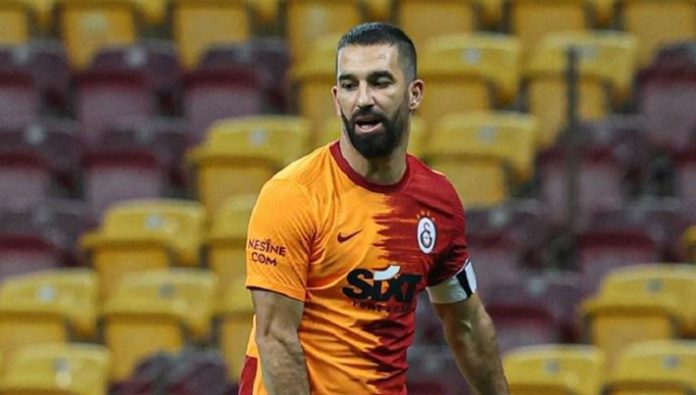 Galatasaray haberi: Arda Turan 1 yıl daha kalıyor