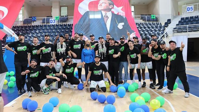 Denizli Basket potada gurur yüklü