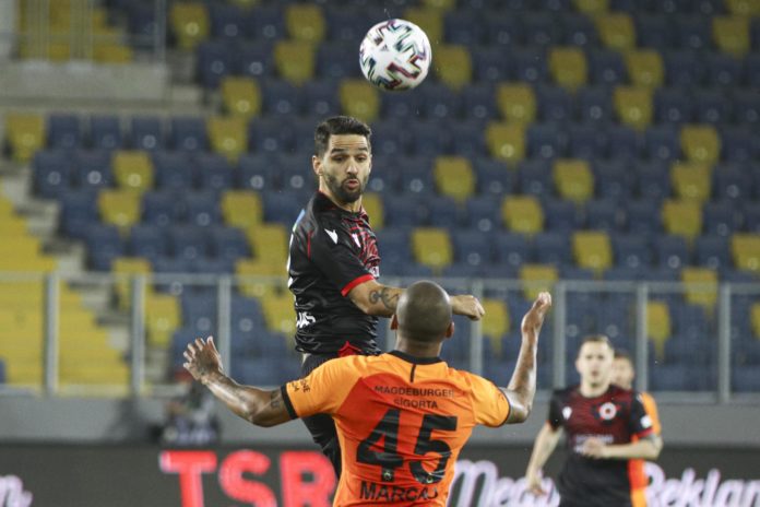 Gençlerbirliği-Galatasaray maçında sakatlık! Daniel Candeias hastaneye kaldırıldı…