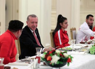 Cumhurbaşkanı Erdoğan, milli sporcularla iftar yaptı