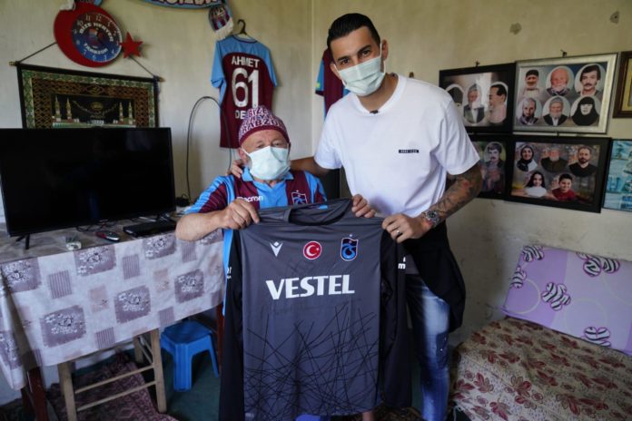 Trabzonspor haberi… Uğurcan Çakır’dan, 83 yaşındaki taraftara sürpriz ziyaret