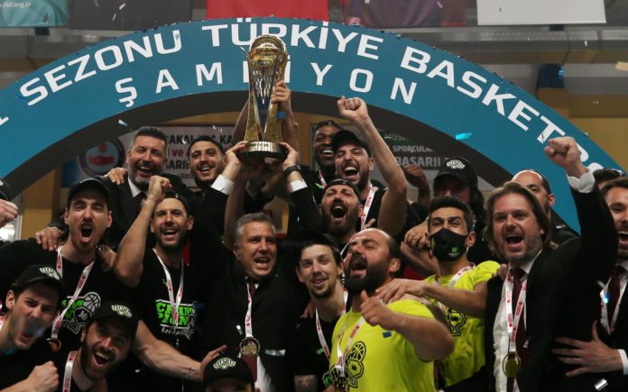 Merkezefendi Belediyesi Denizli Basket şampiyonluk kupasını aldı