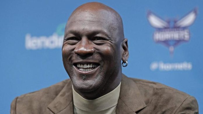 Michael Jordan'ın forması 1,38 milyon dolara satıldı
