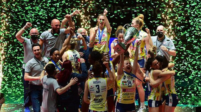 Voleybol'da 4 final 1 kupa