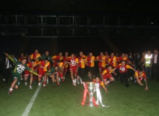 Galatasaray'dan Fenerbahçe'ye 2011-2012 sezonu şampiyonluk göndermesi!