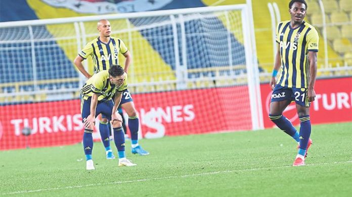 Fenerbahçe şampiyonluğu Kadıköy'de kaybetti