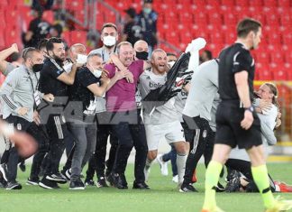 Beşiktaş'ın destansı şampiyonluğu… Sergen Yalçın adını tarihe yazdırdı!