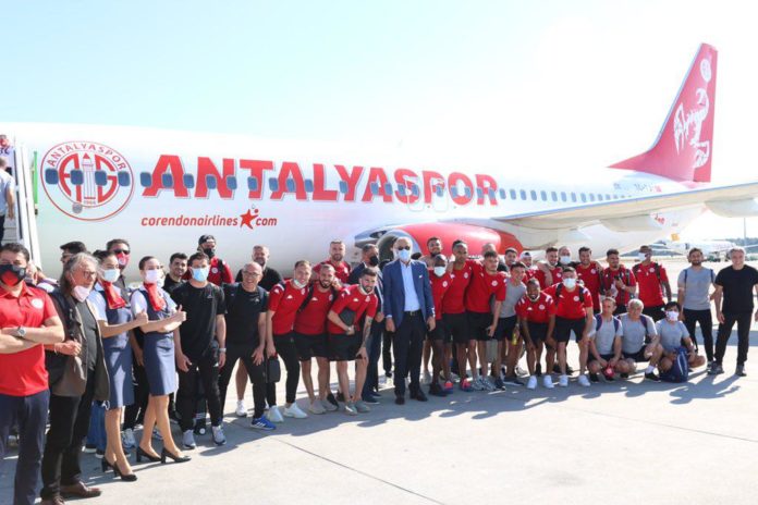 Antalyaspor, özel takım uçağı ile İzmir’e hareket etti