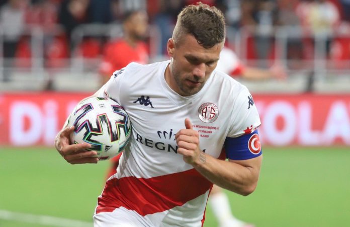 Antalyaspor'da ayrılık! Podolski, Ersan Gülüm, Sidney Sam ve Drole veda ediyor