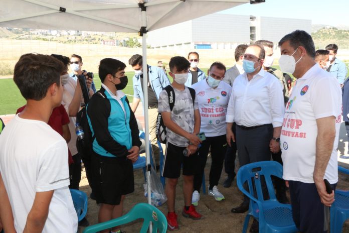 Şırnak'ta 'Cudi Cup Ulusal Tenis Turnuvası' devam ediyor