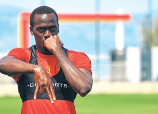 Göztepe’de Ndiaye kalıyor